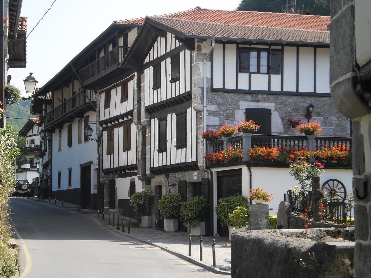 Larraenea Bed And Breakfast Lesaka Kültér fotó